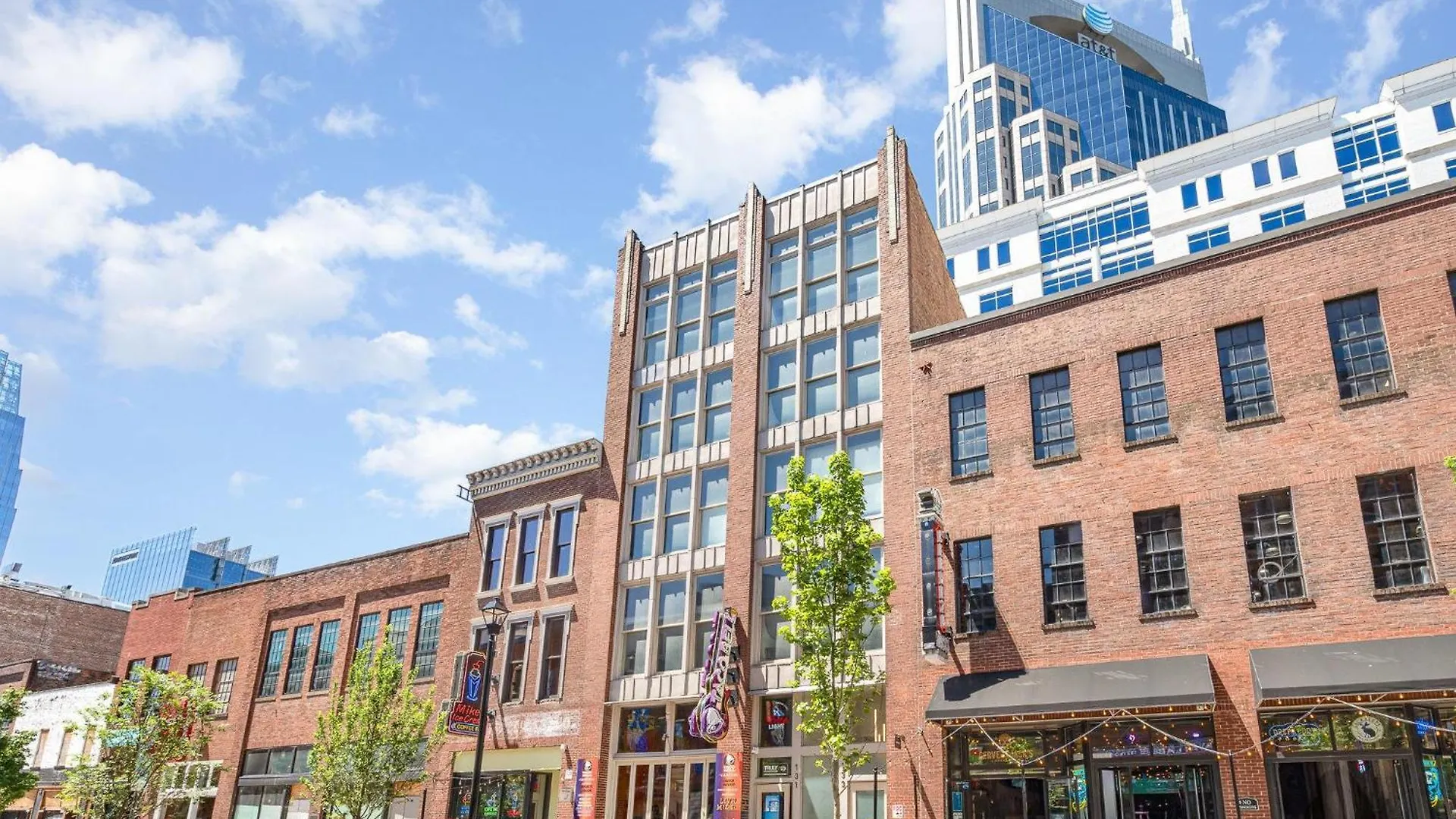 The Saddlery - Showroom - Walk To Broadway Nashville United States